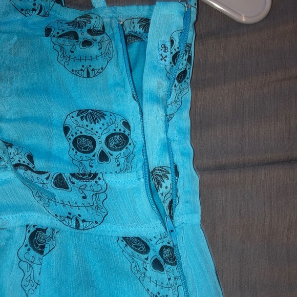 Blue medium sized skull dress - Picture 4 of 4